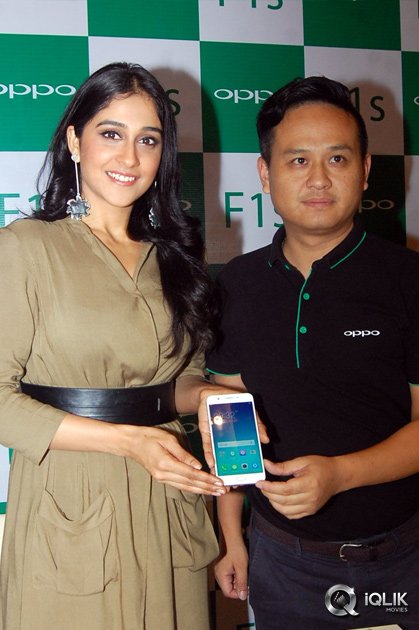 Regina-Cassandra-Launches-Oppo-Mobile-Phone
